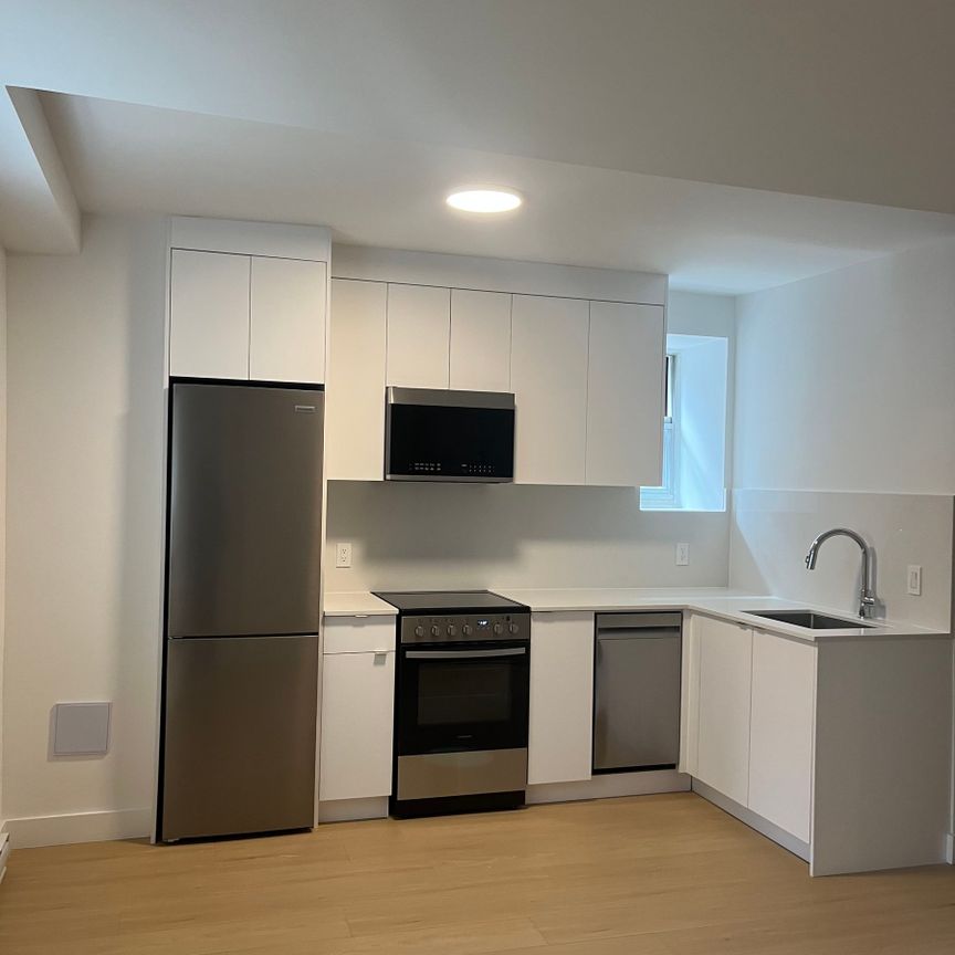 539 Prince-Arthur west - Photo 1