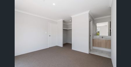 Fresh, Modern & Spacious – Your New Madora Bay Lifestyle Awaits - Photo 5