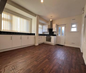 2 bedroom semi-detached house to rent - Photo 4