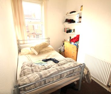 4 Bed - 7 Welton Place, Hyde Park, Leeds - LS6 1EW - Student - Photo 5