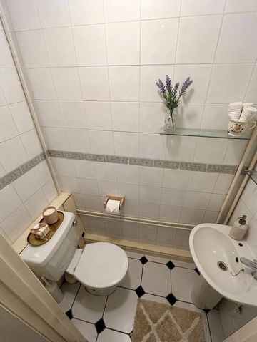 Room in a Shared House, Leeward Gardens, SW19 - Photo 5
