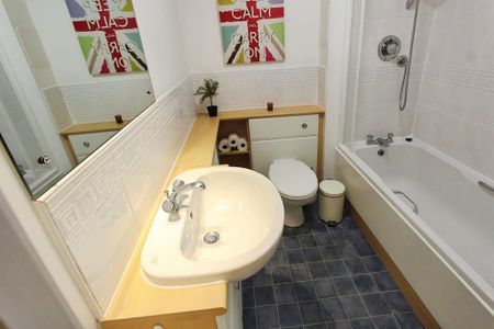 2 bedroom flat to rent - Photo 5