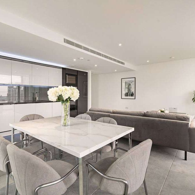 Superbly presented 3 double bedroom, 3 bathroom apartment to rent on the edge of the Canary Wharf Estate. - Photo 1