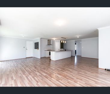 Large 4x2, Pool, Workshop, Solar, - Photo 2