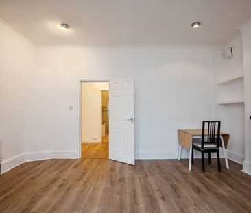 2 Bed Flat, Whitehorse Lane, SE25 - Photo 3