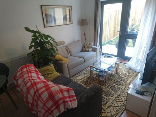 1 bedroom in a house share to rent - Photo 1