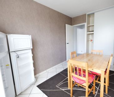 Location Appartement 1 pièce Meublé 40m² ST ETIENNE 42000 - Photo 2