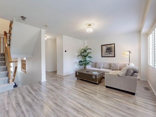 For Lease - 16 Stiles Avenue, Aurora, Ontario - Photo 1