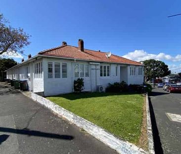 TWO BEDROOM IN MT EDEN VILLAGE - Photo 2