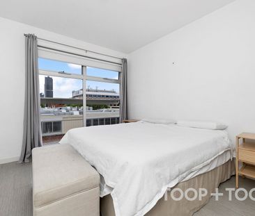 Modern City Living - Walk to Everything! - Photo 4