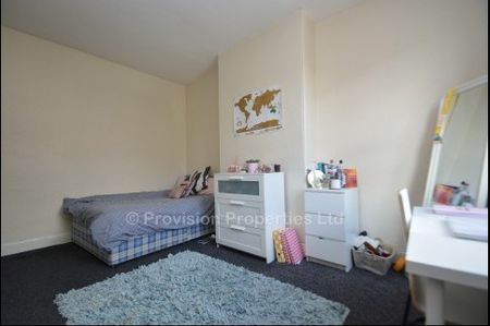 6 Bedroom Student Properties in Hyde Park - Photo 3