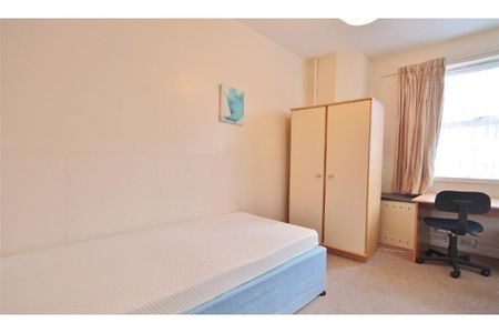 4 bedroom end of terrace house to rent - Photo 3