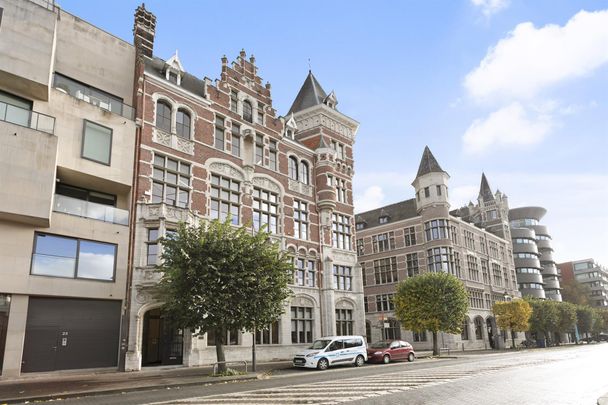 ANTWERPEN - Royale penthouse, gemeubeld, met panoramisch zicht op de Schelde, in een prestigieus gebouw. - Photo 1