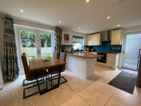 66 Woodview Crescent, Lisburn, BT28 1LF - Photo 5