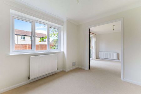 Detached family house, with double garage, in desirable location - Photo 3