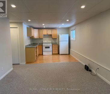 8 LAWTON COURT - Photo 2