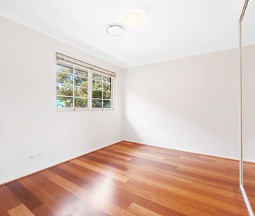 Stunning contemporary style apartment - Photo 3