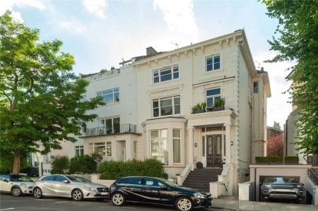 3 bedroom flat in Belsize Park - Photo 2