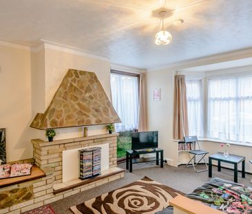 Studio Flat, Central Park Road, E6 - Photo 2