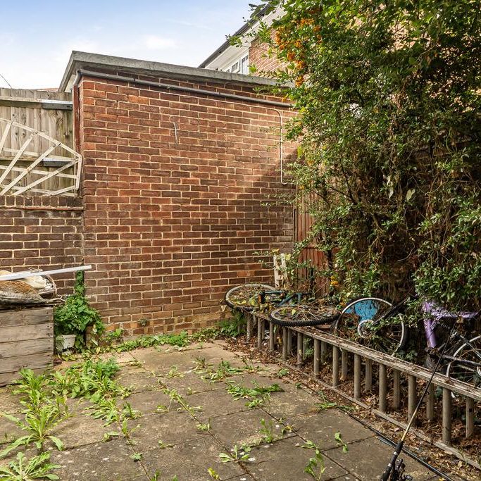 1 bedroom in a house share to rent - Photo 1