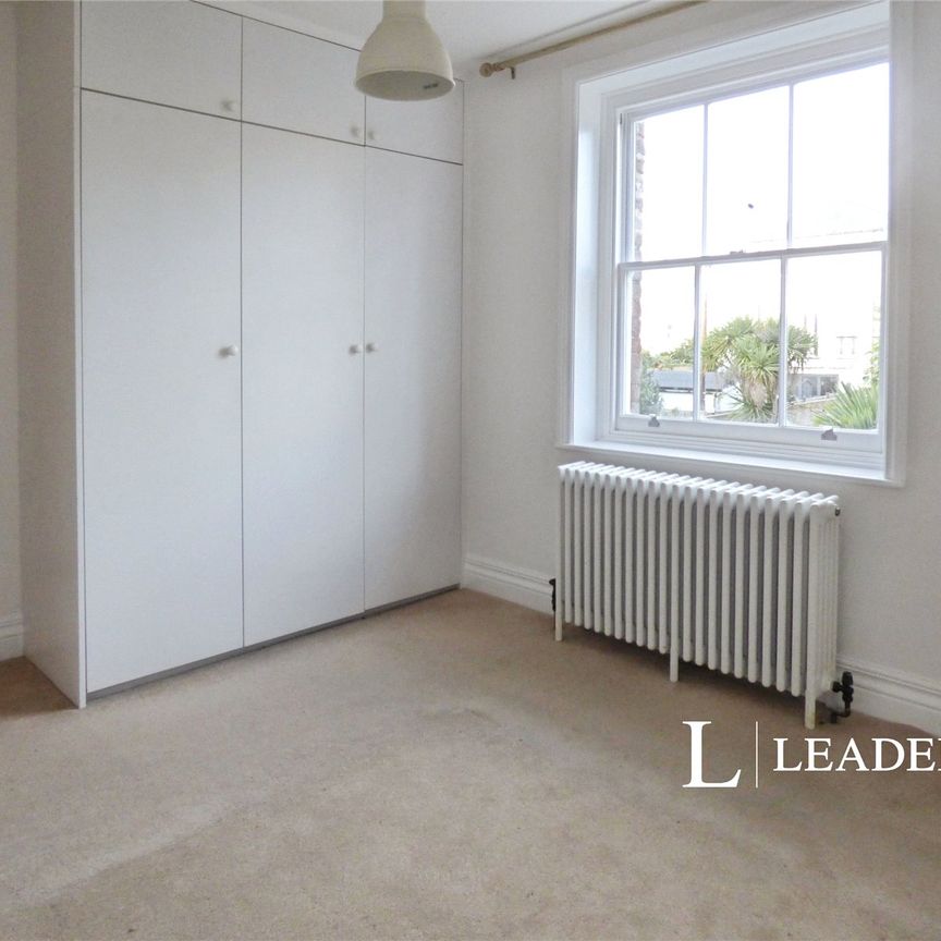 2 bedroom apartment to rent South Terrace, Littlehampton, West Sussex, BN17 - Photo 1