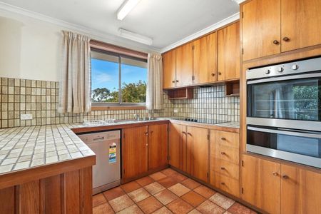 Large Three Bedroom Home with Rumpus - Photo 5