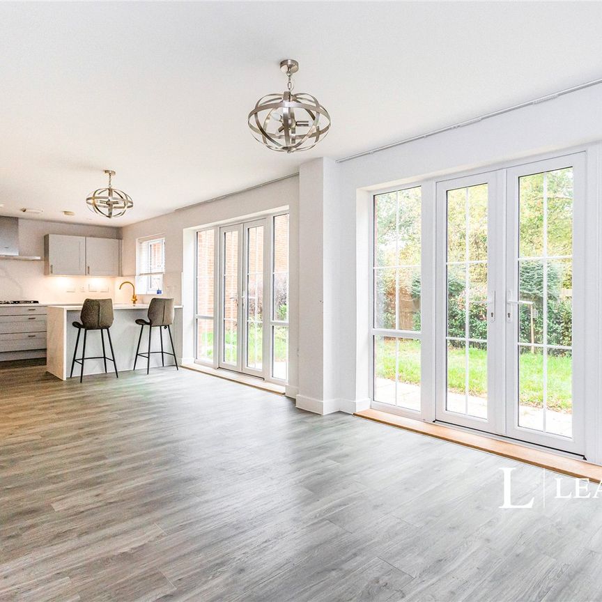 4 bedroom house to rent Thompson Way, Handcross, RH17 - Photo 1