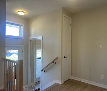 For Lease - 118 Ryan Reynolds Way, Orleans - Cumberland and Area, O... - Photo 3