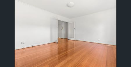 Spacious 2-Bedroom Apartment in Balwyn North! - Photo 2