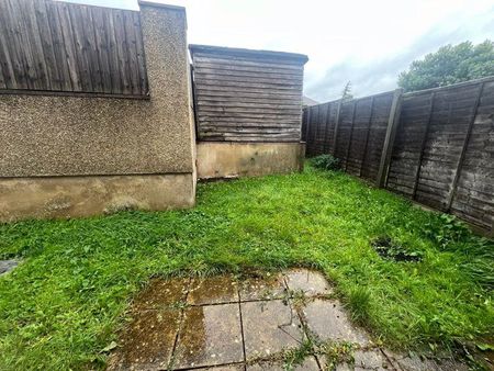1 bedroom ground floor flat to rent - Photo 2