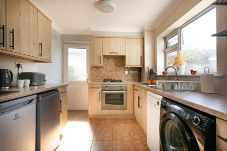 3 bedroom semi-detached house to rent - Photo 5