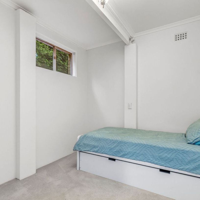 PERFECTLY SITUATED FLAT - Photo 1