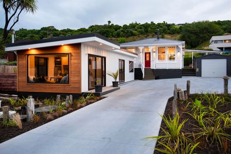 Oh so close to the beach! - Photo 2