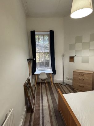 6 Bed Flat, Gardner's Crescent, EH3 - Photo 1