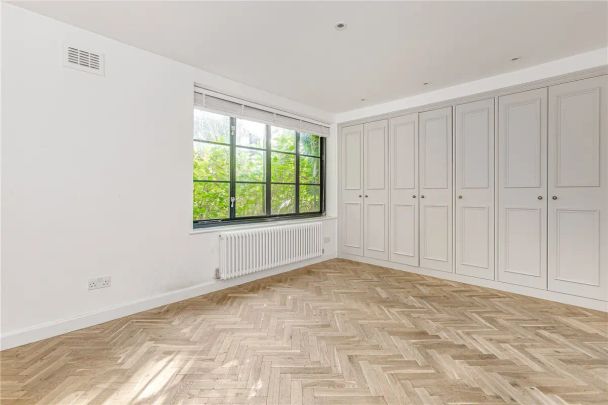 3 bedroom house in London - Photo 1