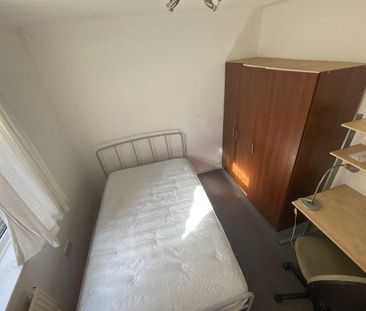 4 bedroom flat to rent - Photo 3