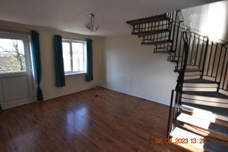 3 bedroom semi-detached house to rent - Photo 2