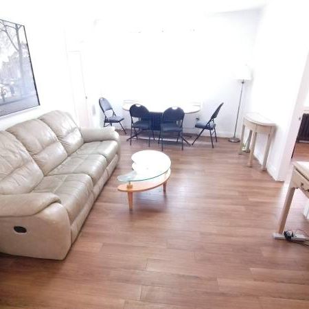 Furnished room in a 3 Bed apartment at Yonge & St Clair - Photo 4