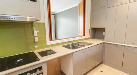 Luxury Townhouse in Thorndon - Photo 4