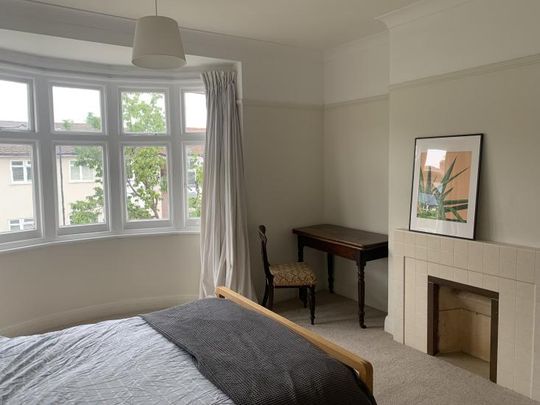 Huge double room in lovely West Norwood house - Photo 1