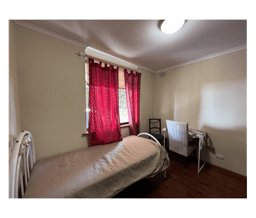 Fully Furnished 3-Bedroom 1-Bathroom Home for Rent in Campbelltown - Photo 5