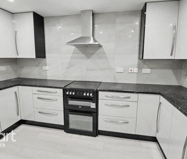 3 bedroom maisonette to rent - Photo 2