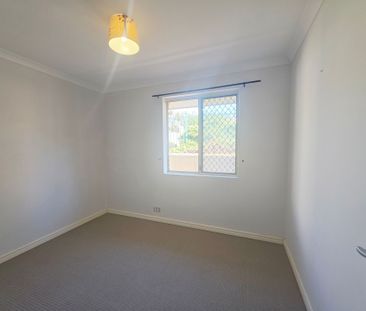 Spacious Family Home with Versatile Living Areas in Elevated Cul-De... - Photo 1