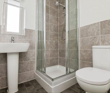 3 bedroom semi-detached house to rent - Photo 6