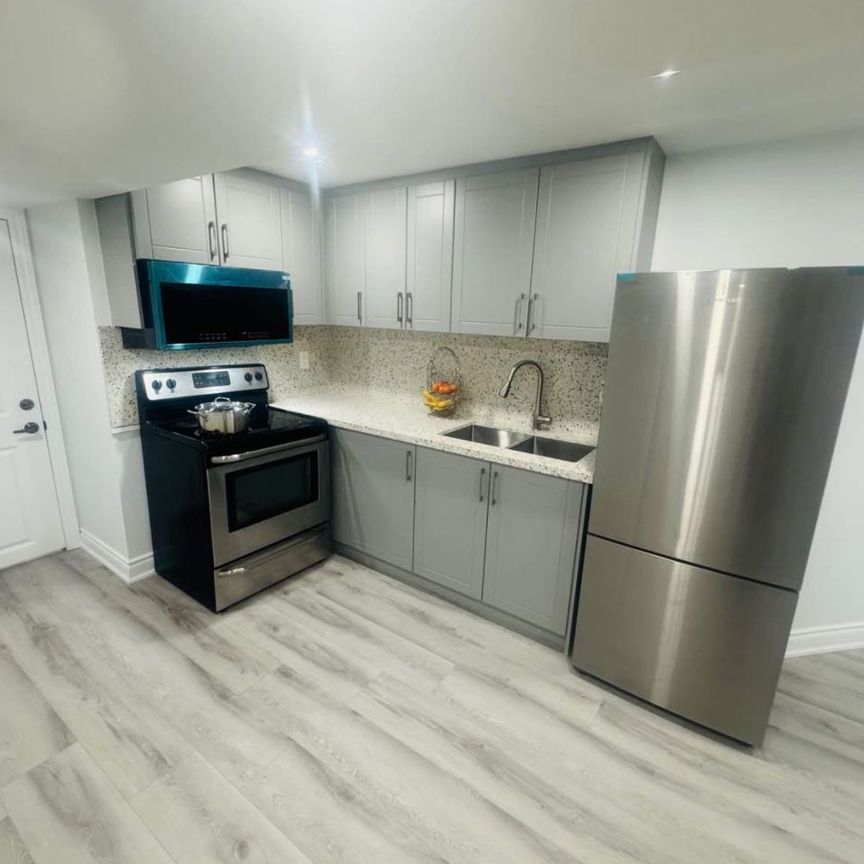 For Lease - 3859 Coachman Circle Unit# Lower unit, Mississauga, Ontario - Photo 1