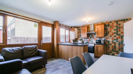 4 bedroom terraced house to rent - Photo 5