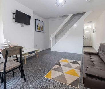 🏡 Home, but Better – Modern Houseshare on the Edge of Nuneaton Town... - Photo 4