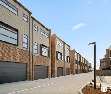 Modern and New North-Facing Townhouse with Versatile Living - Photo 3