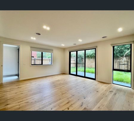 4B2B Bluestone Avenue, Burwood East, Vic 3151 - Photo 4