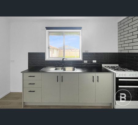 3/4-6 Aminya Avenue, Delacombe, Vic 3356 - Photo 4